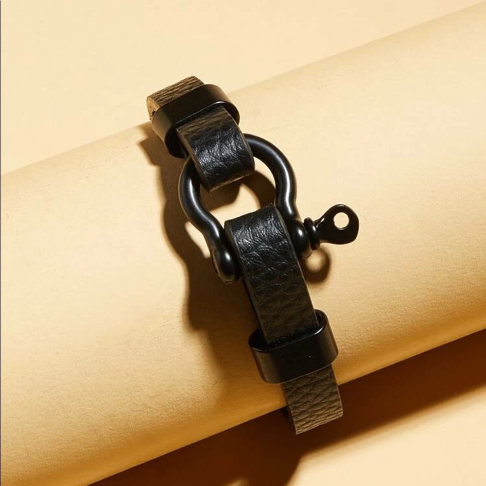 Men’s Screw Closure Leather Bracelet